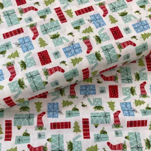 100% Cotton - Christmas - Star Wars Yoda Presents - £11.00 Per Metre - Sold By Half Metre