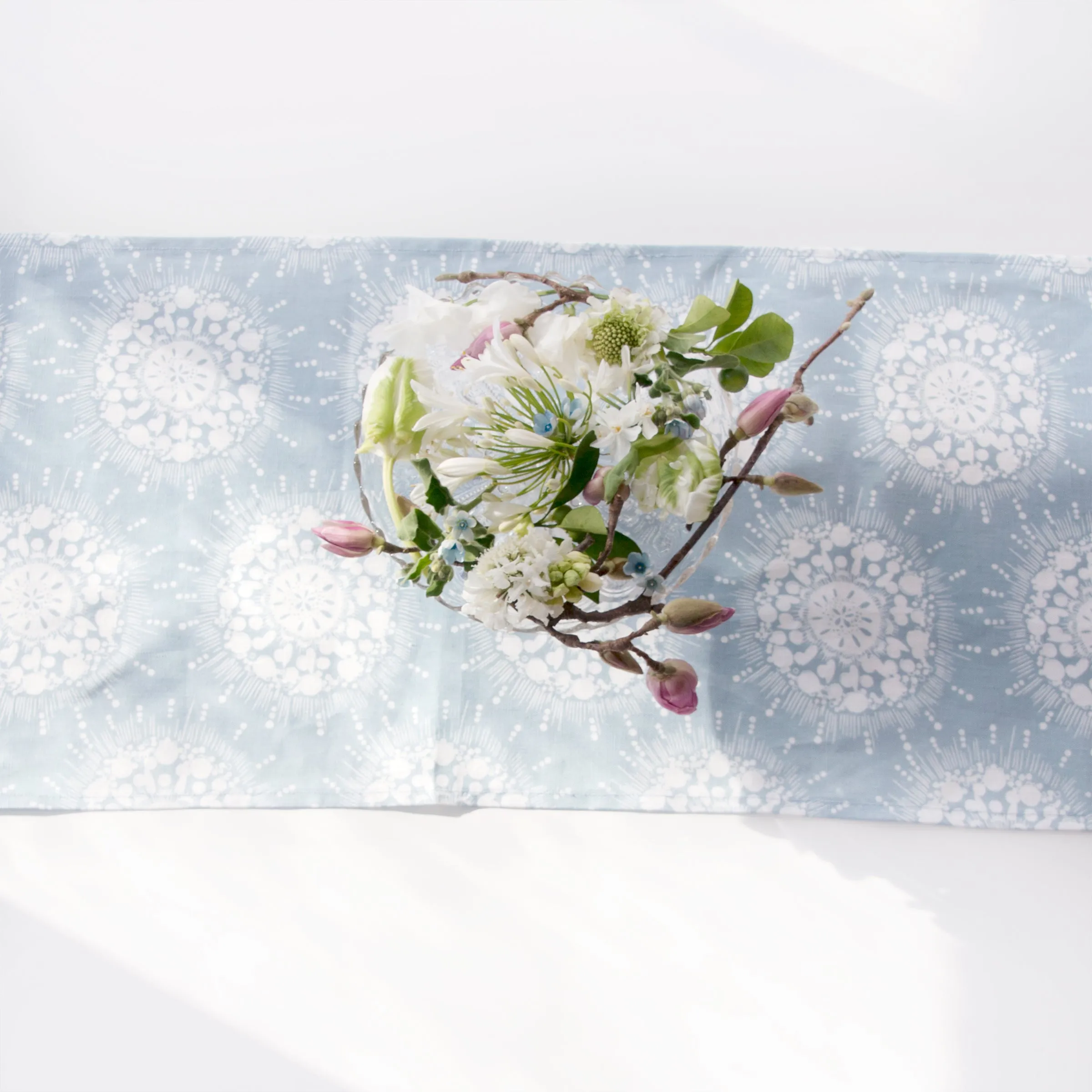 table linen, "circle burst", periwinkle and white, fringed