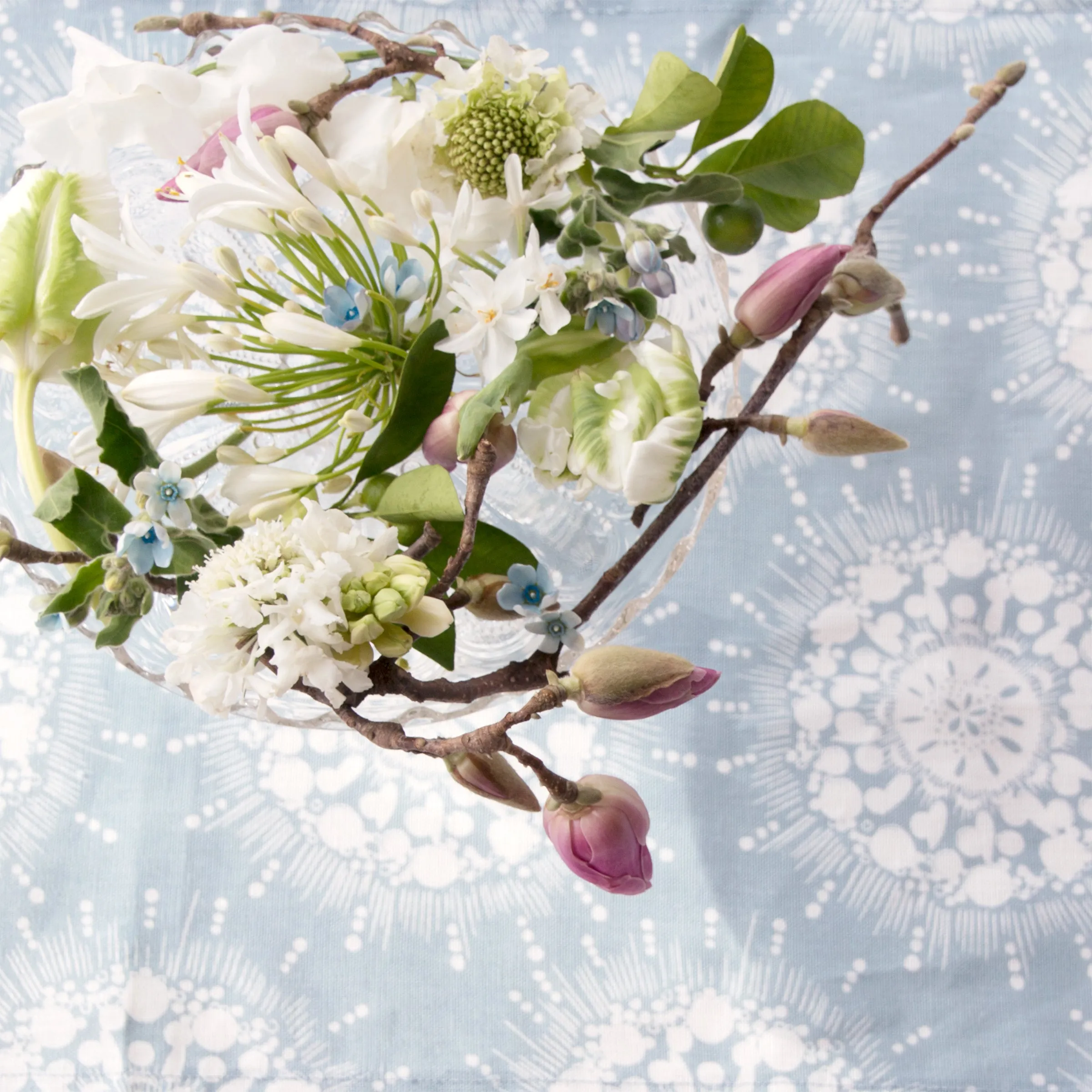 table linen, "circle burst", periwinkle and white, fringed