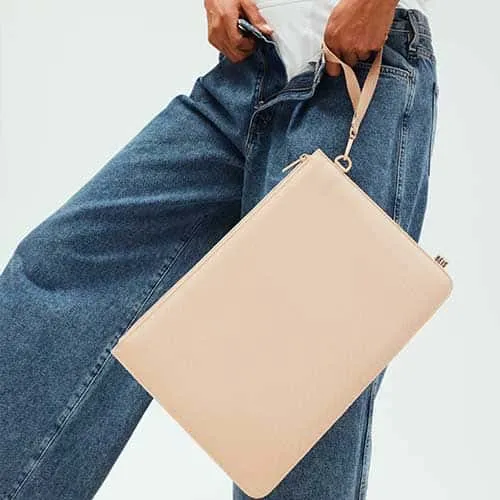 The BÉISics Laptop Pouch in Beige